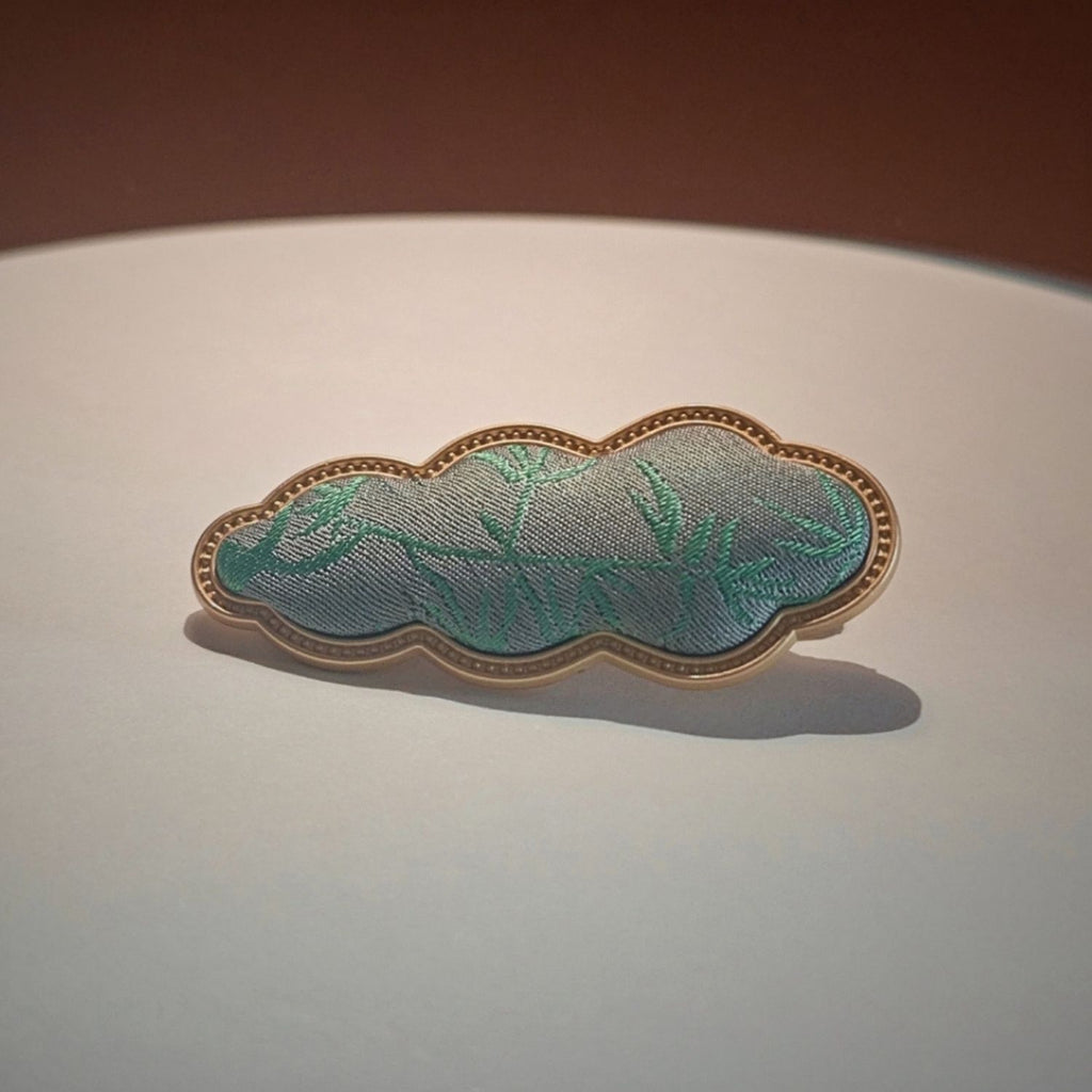 Jinherit Auspicious Cloud Song Brocade silk hair clip in Bamboo Green, showing green woven silk texture, soft brocade sheen, and heritage-inspired cloud motif.