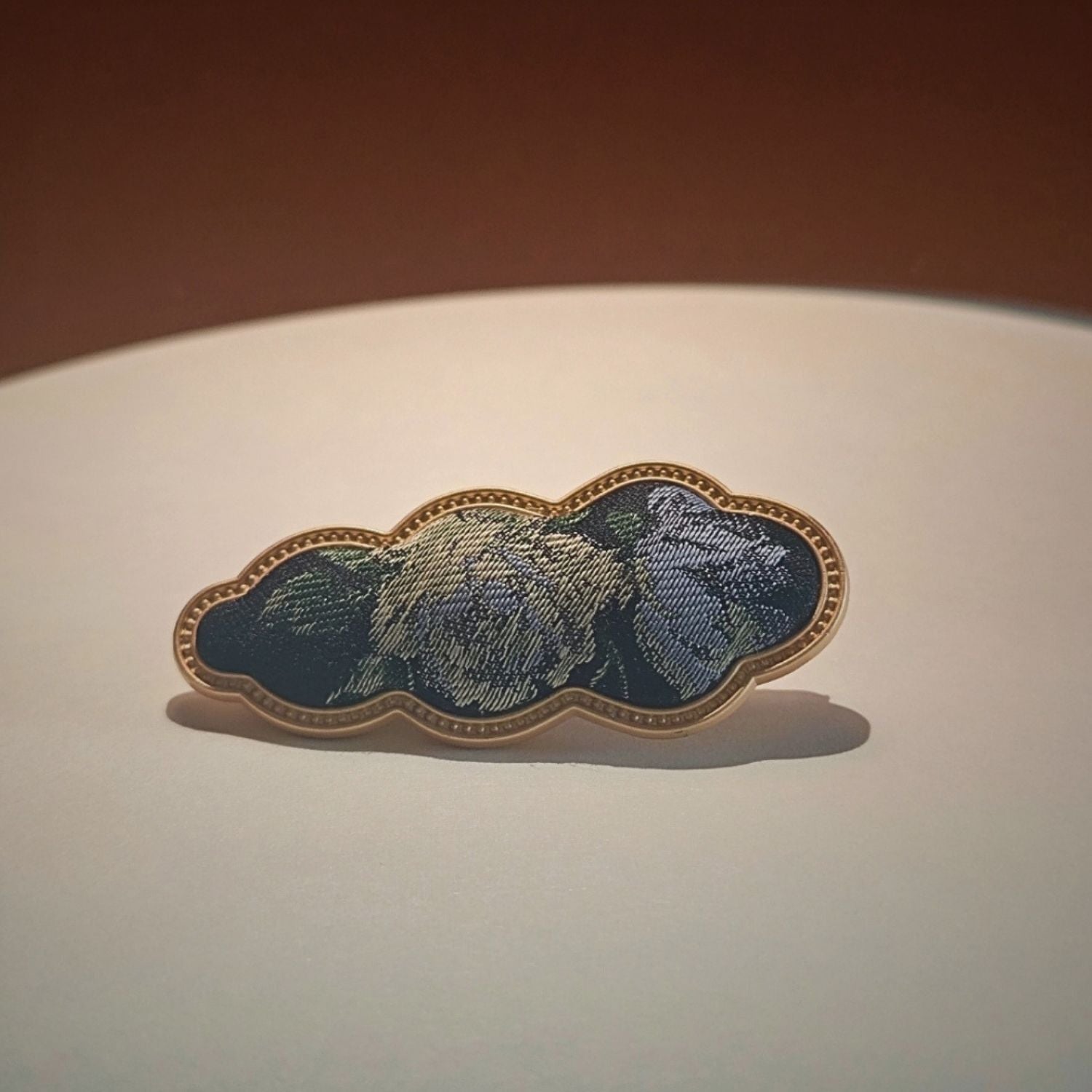 Jinherit Auspicious Cloud Song Brocade silk hair clip in Black Peony, highlighting dark brocade tones, floral woven texture, and a refined cloud-shaped hair accessory design.