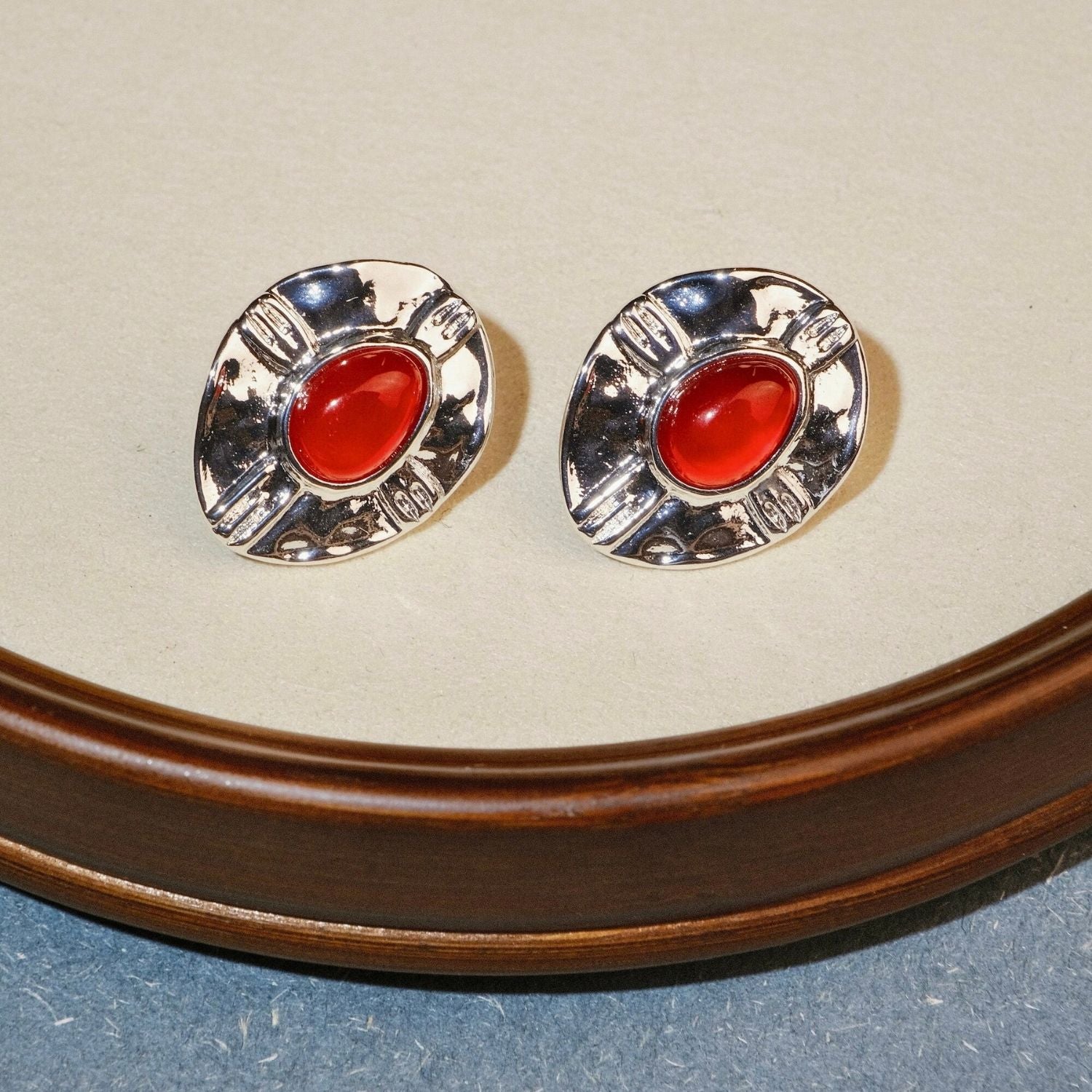 Jinherit Brave Heart red agate vintage-silver stud earrings pair detail, highlighting glossy red agate centers, textured hammered metalwork, and antique-inspired silver-tone settings.