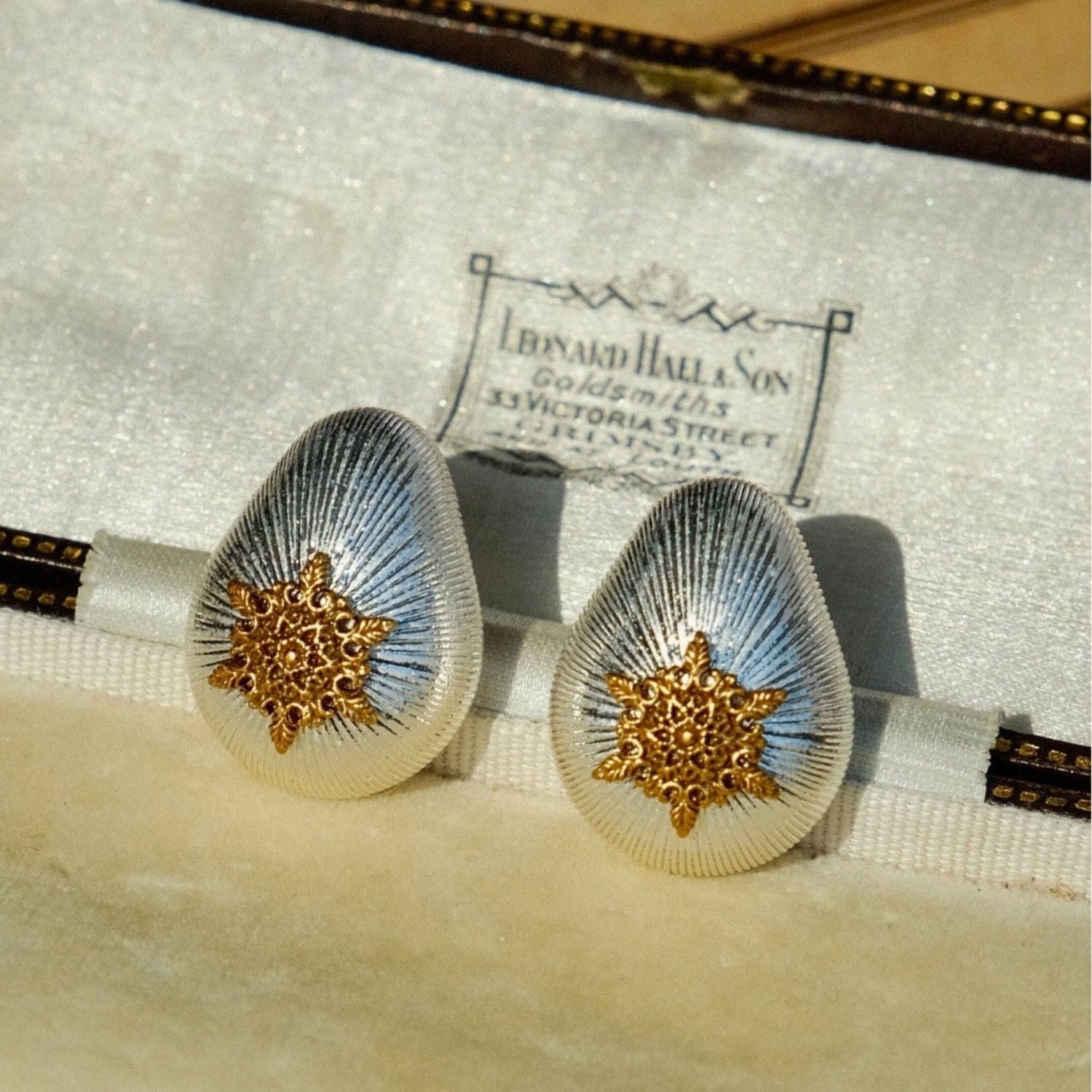 Jinherit Eternal Star mixed-metal stud earrings detail, showing the brushed silver-tone teardrop frame, raised vintage-gold star motif, and refined artisanal metal texture.
