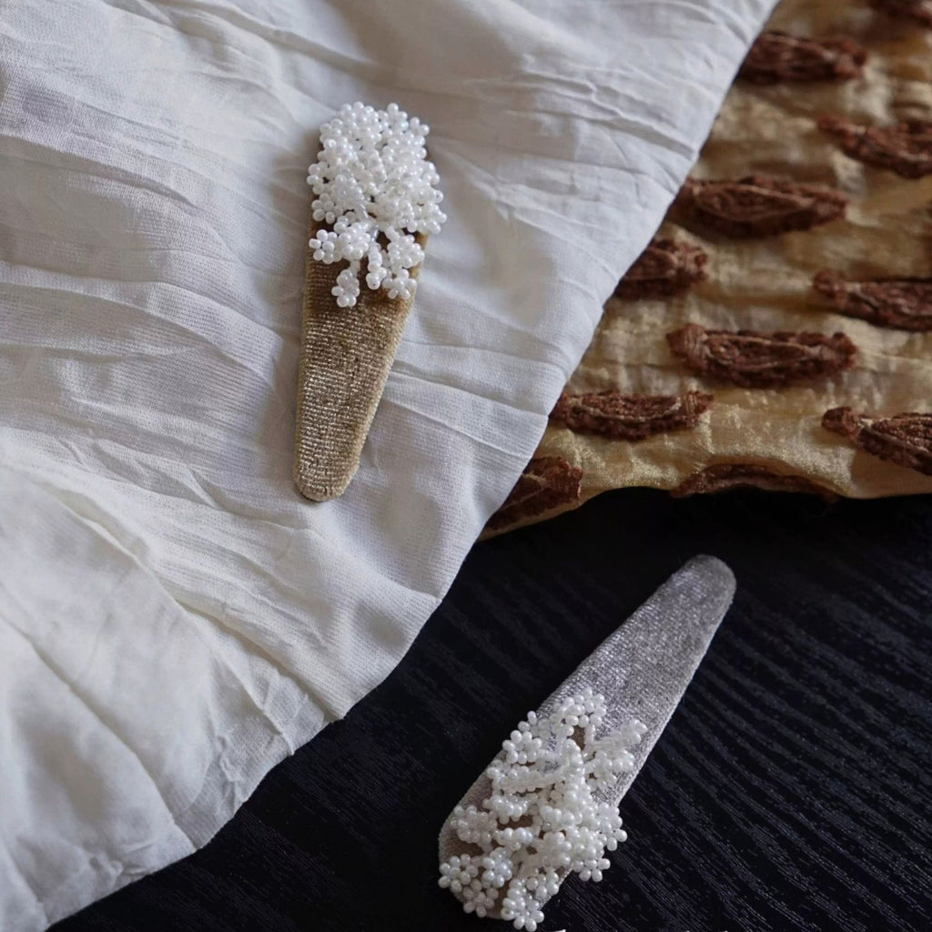 Jinherit Frosted Bloom ivory beaded velvet Snap Clip displayed in grey and yellow colorways, featuring hand-stitched glass bead floral texture and a slim velvet hair clip form.