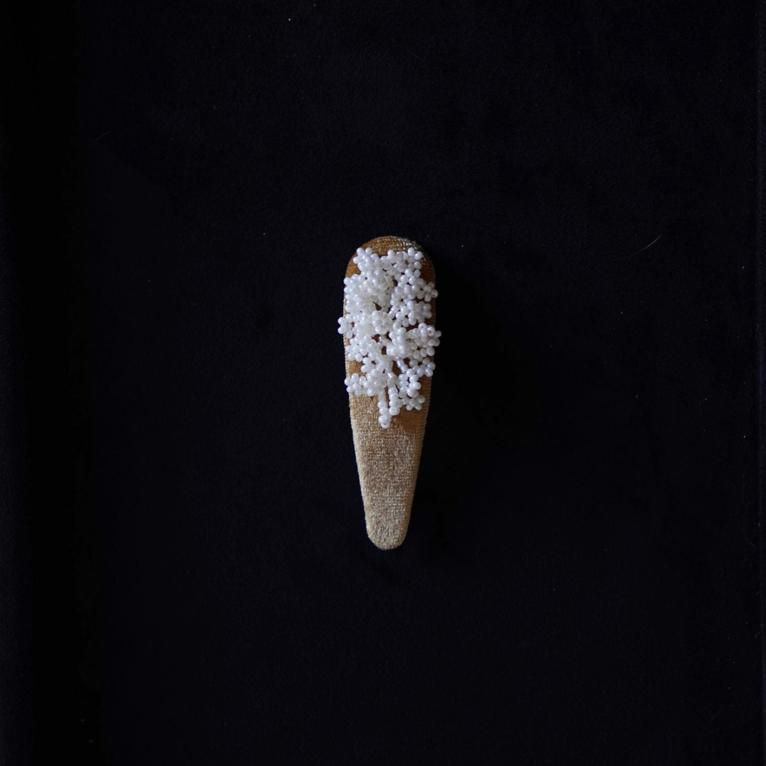 Jinherit Frosted Bloom yellow velvet Snap Clip detail, showing clustered ivory beadwork, hand-stitched floral surface, and a slim Snap Clip design for elegant hair styling.
