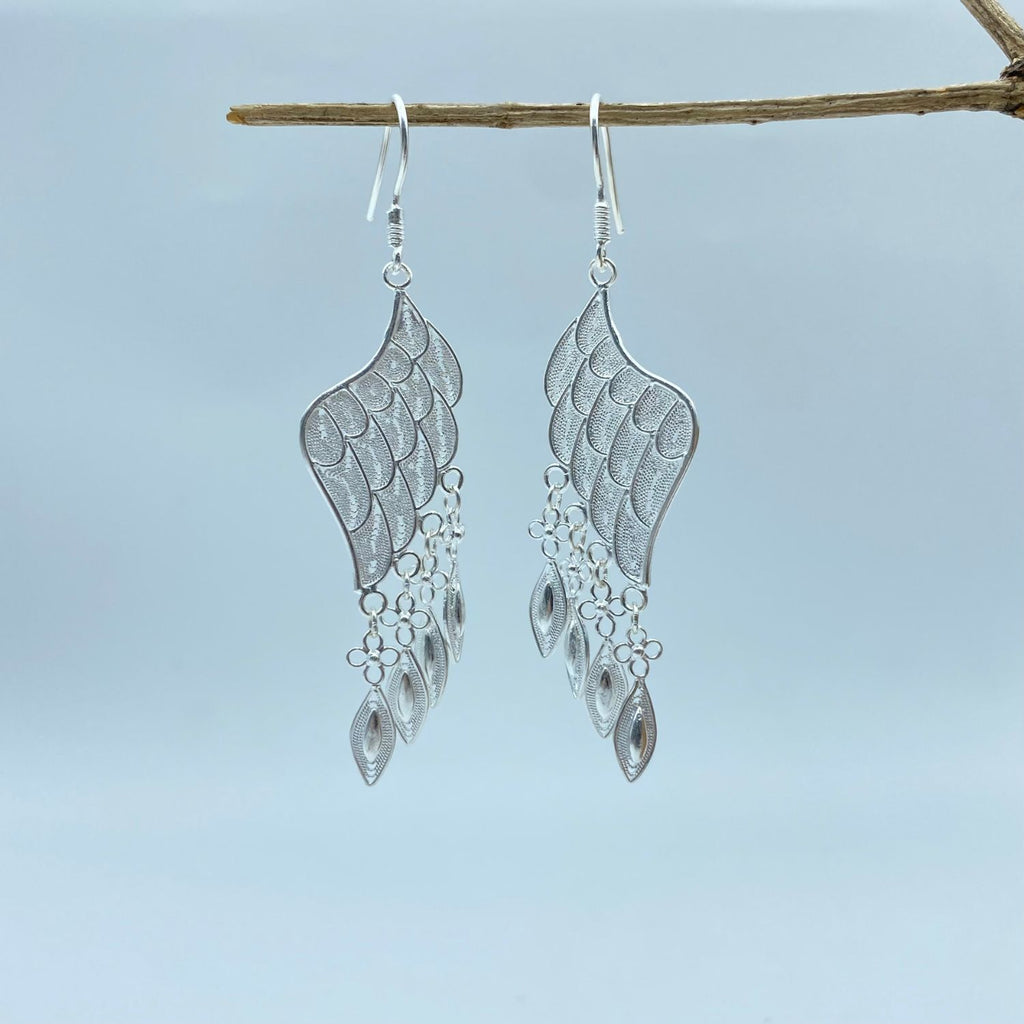 Jinherit Imperial Wing silver filigree drop earrings, featuring fine openwork wire texture, layered wing silhouette, lightweight drop construction, and heritage-inspired craftsmanship.