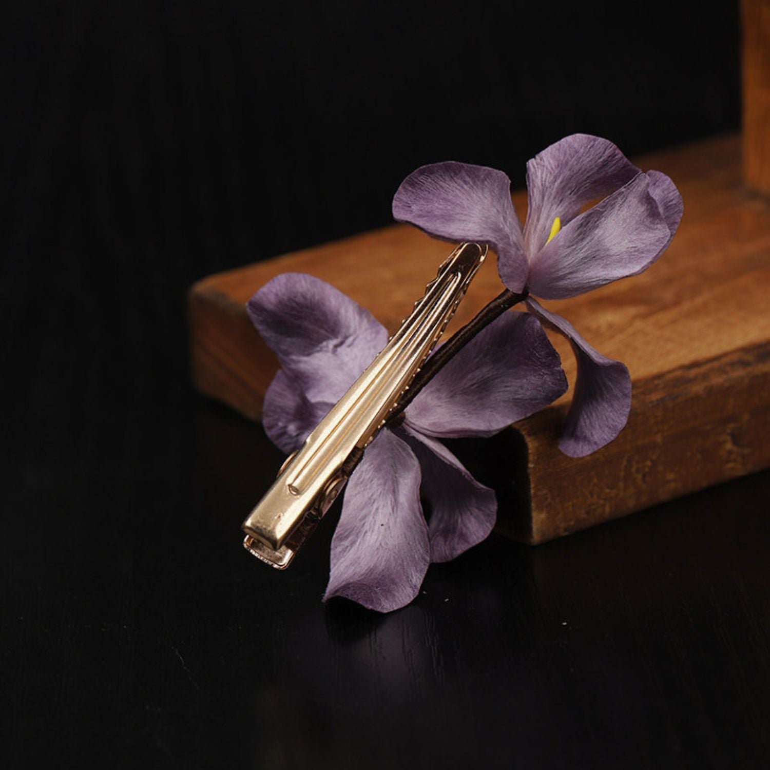 Back detail of Jinherit Midnight Orchid Ronghua hair clip, showing the gold-tone flat alligator clip, handmade silk flower construction, and secure hair accessory design.
