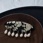 Jinherit Moonlit Garden Luodian-inspired shell inlay hair clip detail, highlighting iridescent mother-of-pearl flowers, pearl drops, and refined floral craftsmanship.