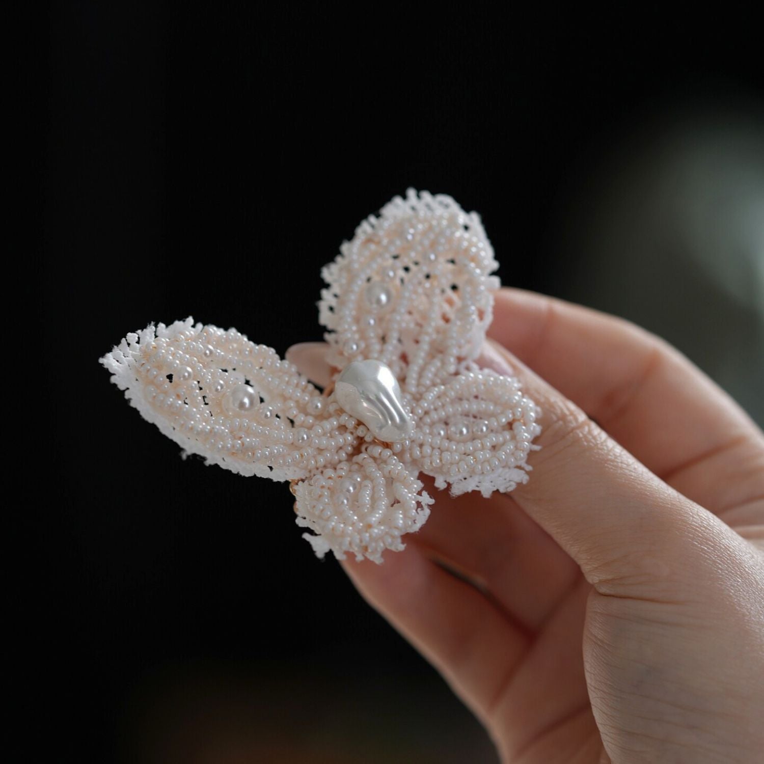 Jinherit Pearl Flutter pearl beaded butterfly duckbill hair clip detail, showing the layered beadwork, natural pearl accent, and dimensional handmade wing construction.
