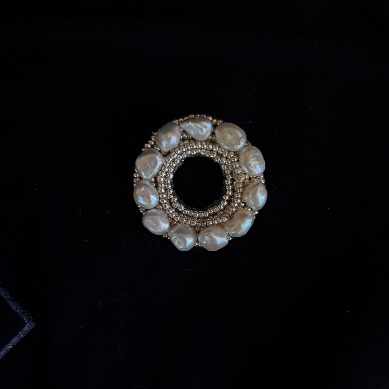 Jinherit Silver Halo baroque pearl embroidered brooch pin, featuring freshwater baroque pearls and hand-sewn Miyuki beadwork in a circular design on a dark background.
