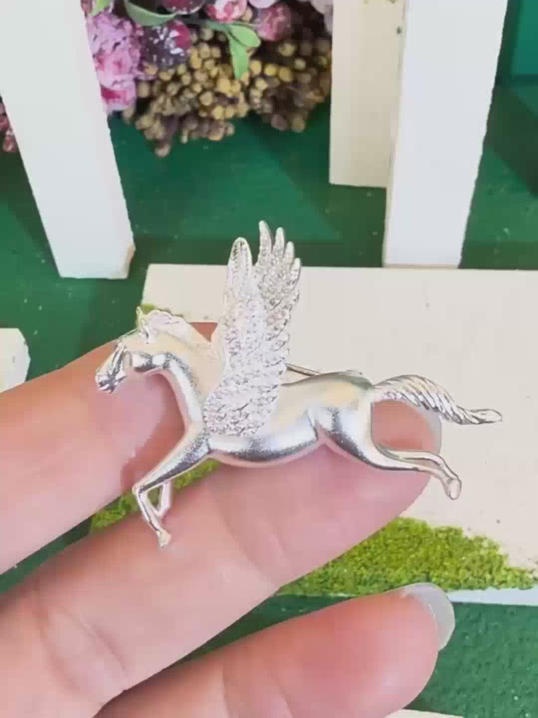 Jinherit Wings of Inspiration Pegasus brooch pin detail video showing sculpted winged horse form, pavé CZ wings, gold and silver tone finishes, and myth-inspired movement.