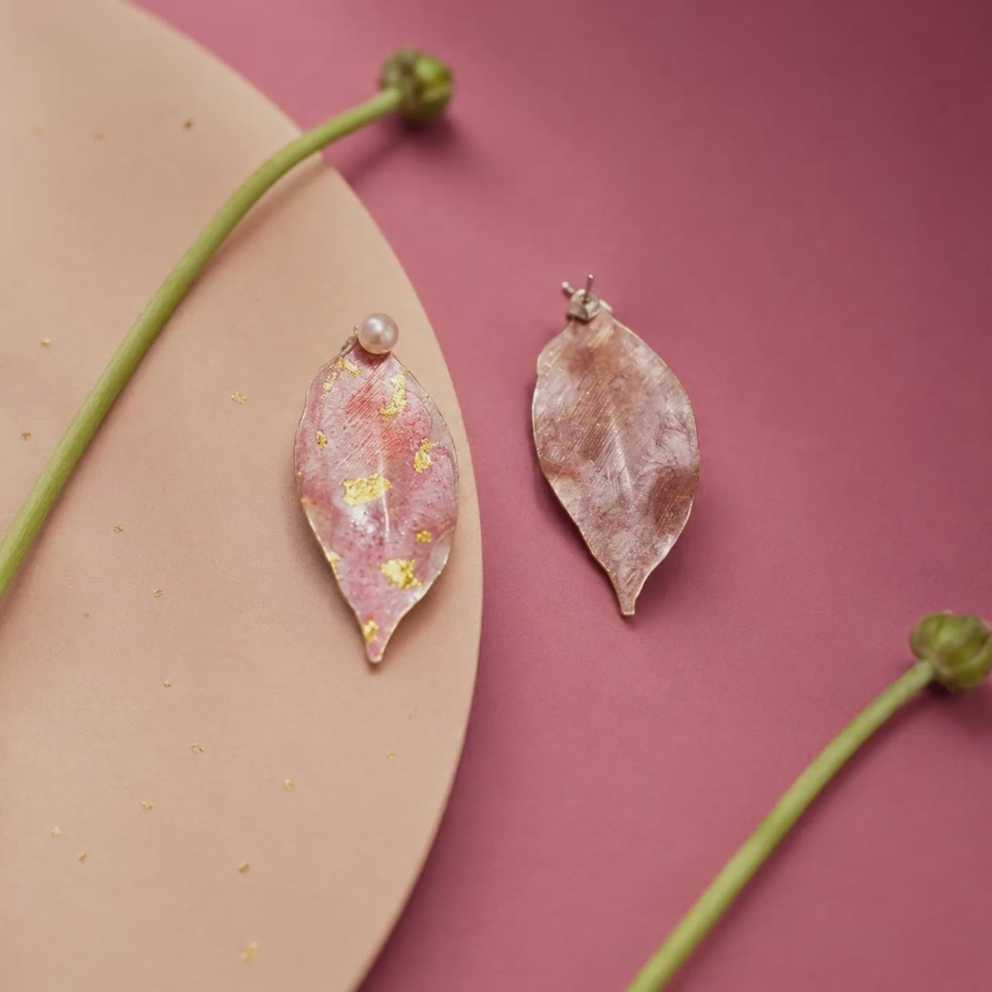 Jinherit Spring Reverie asymmetric hand-painted petal earrings video, highlighting the model wearing effect, face-framing silhouette, freshwater pearl studs, and romantic floral movement.