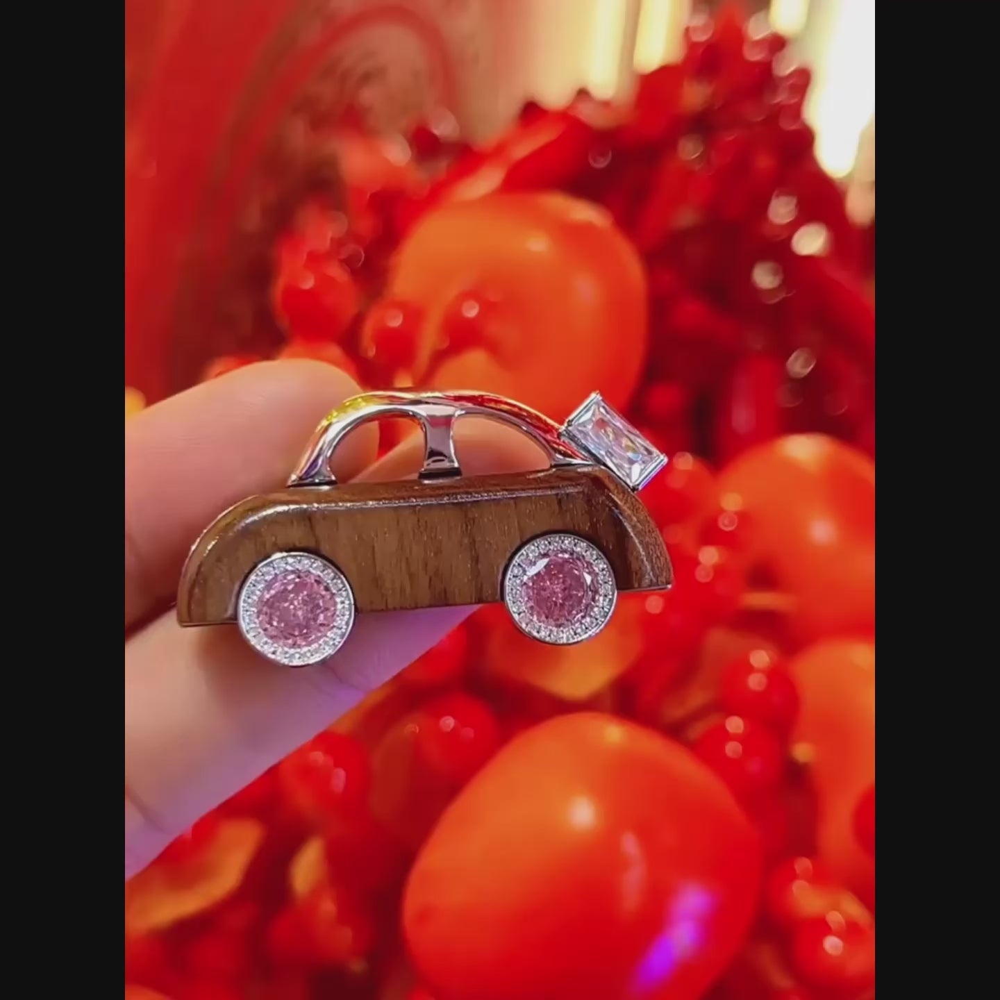 Jinherit Joyride wooden car brooch video detail, highlighting the solid wood grain, rose quartz-toned wheels, zircon sparkle, copper accents, and whimsical gift-ready charm.